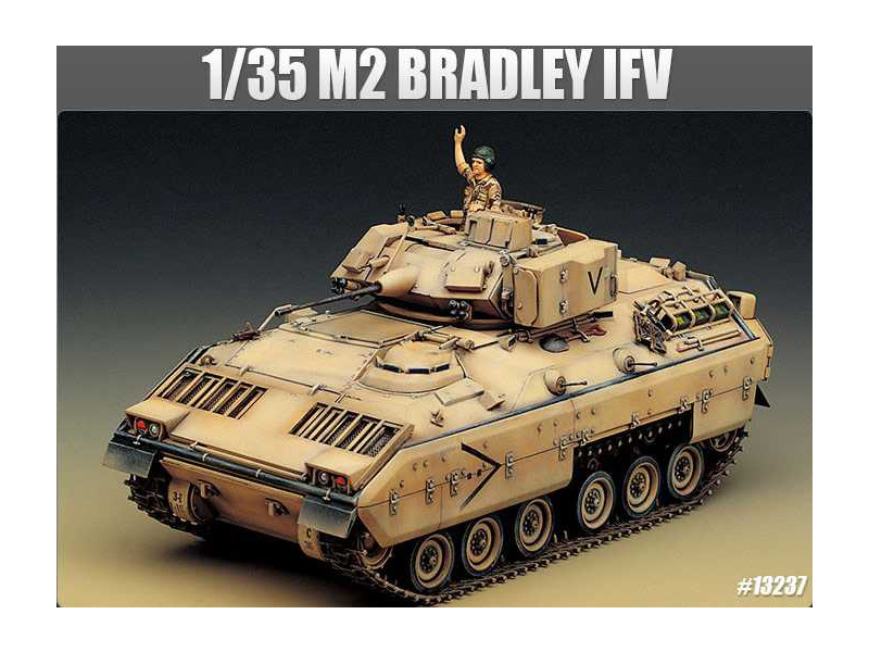 Plastikový model tanku Academy 13237 M2 Bradley IFV (1:35)
