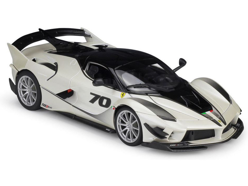 Bburago Ferrari FXX-K EVO No.70 1:18 bílá/černá | pkmodelar.cz