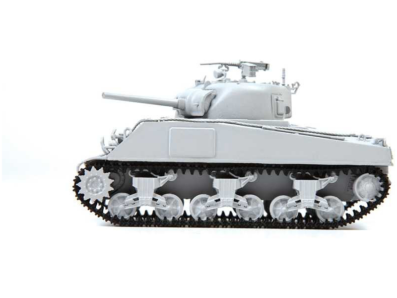 Zvezda M4A2 Sherman (75mm) (1:72) | pkmodelar.cz